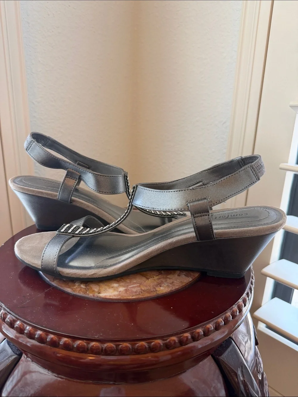 Comfort Plus by Predictions Wedge Sandals 8 Rhinestone T-Strap 2 1/4” Heel